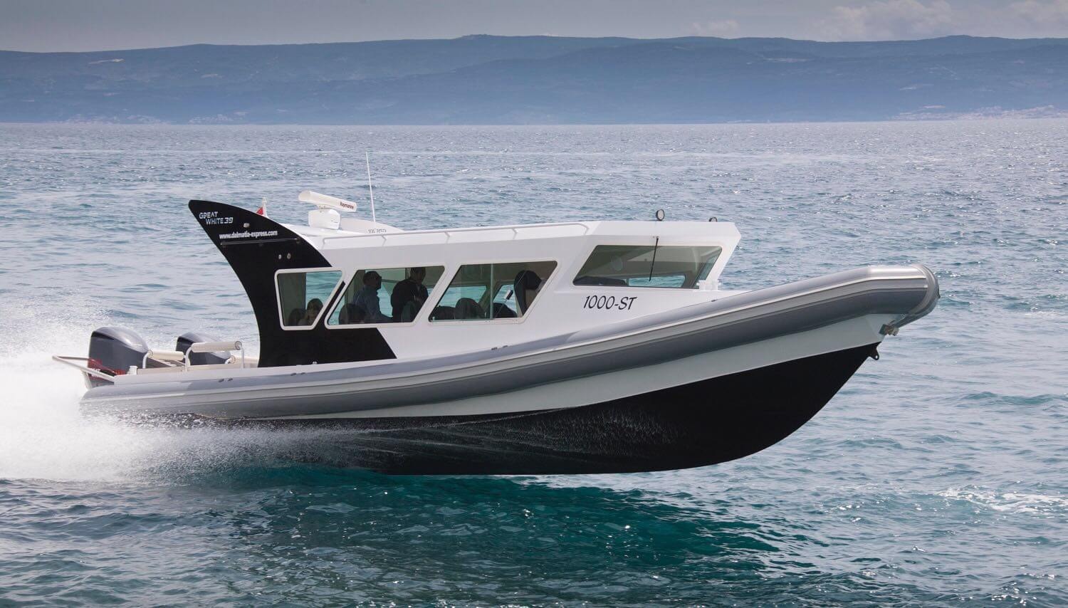 Great White 39 - Speed Boat - Driving On Sea at Fast Speed